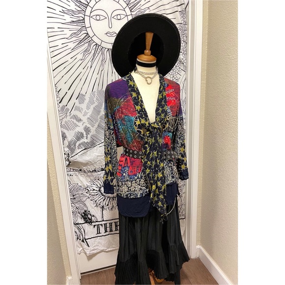 🌈 Gorgeous Vintage bohemian zodiac top - Picture 12 of 13